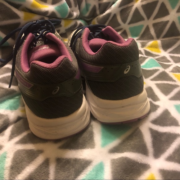 ❗️sale- price firm❗️ NWOT ASICS sneakers - Picture 4 of 5